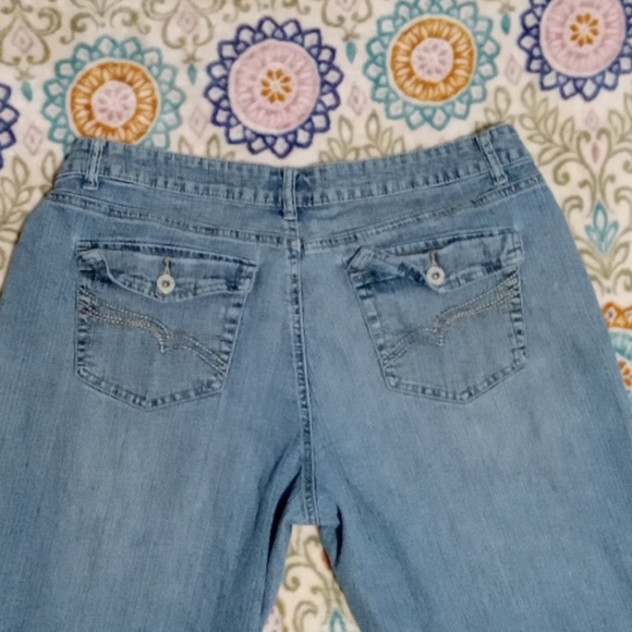 Womens size 12 Cato blue jeans - Picture 2 of 5